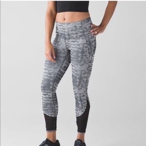 Lululemon Beat the Heat silver jacquard size 6